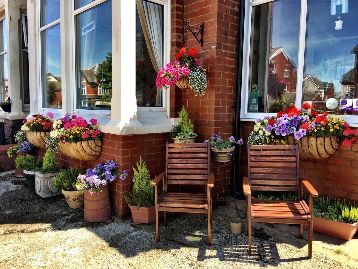 Bed and Breakfast The Gaydon Lytham St Annes Exterior foto